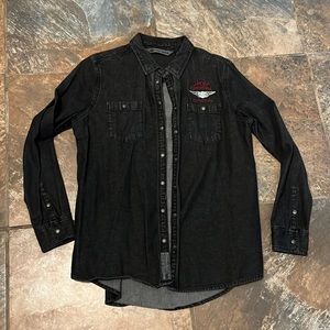 Harley Davidson denim riding shirt.. like new worn maybe 3 times.. very heavy